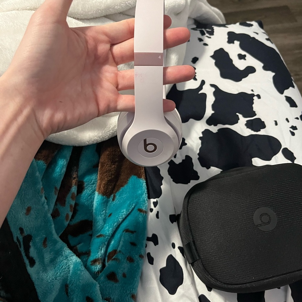 Beats by Dre Over-Ear Headphones - Pink